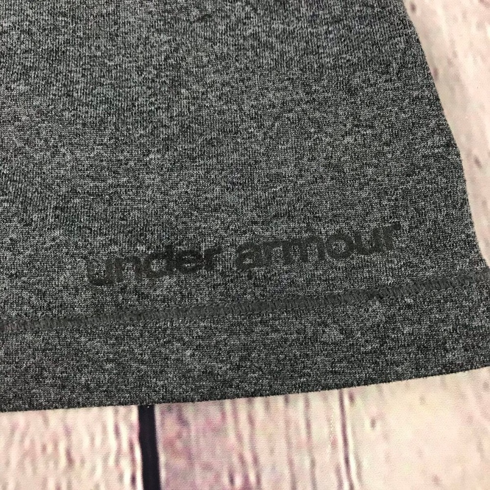 Under Armour Fitted Gray Tee Short Sleeve Tshirt - Picture 3 of 5
